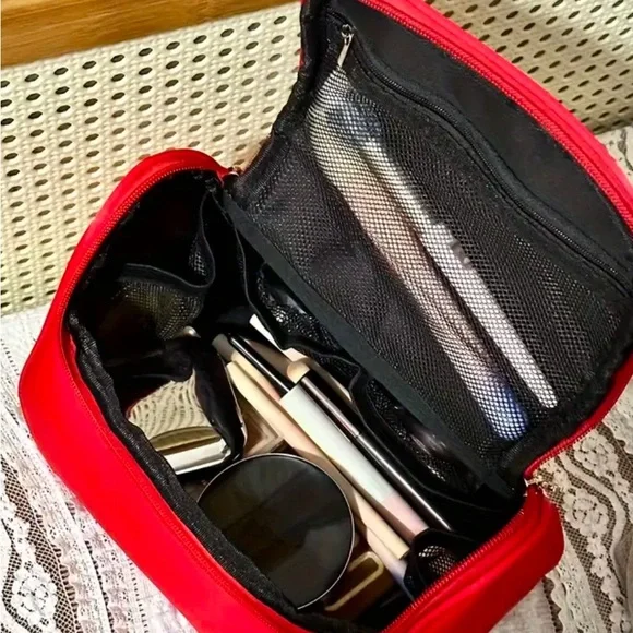 Hello kitty large cosmetic bag - Picture 2 of 2